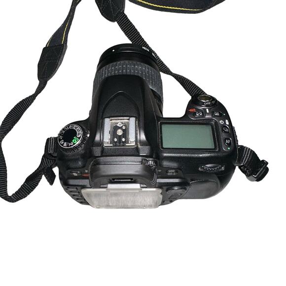 Nikon D80 Digital SLR Camera Bundle - Picture 7 of 16